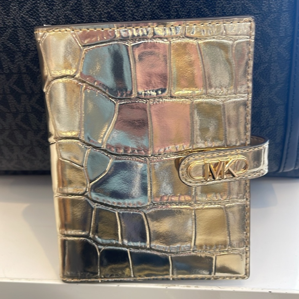 Michael Kors Empire Metallic Crocodile Embossed Leather Passport Wallet
NWT - Picture 15 of 16